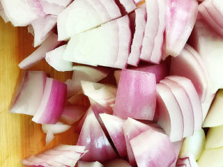 15、麻辣小龙虾,洋葱切块