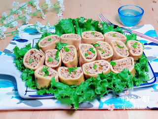 18、千张包肉,千张包肉就做好了，切开吃，超级赞哟！