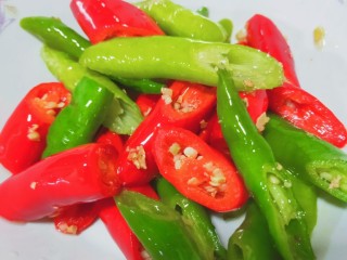 11、美味香辣大闸蟹,30秒后出锅装盘备用