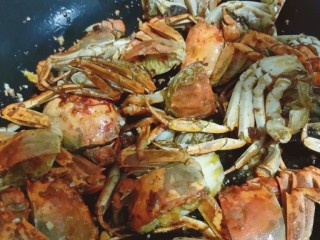 12、美味香辣大闸蟹,放入螃蟹