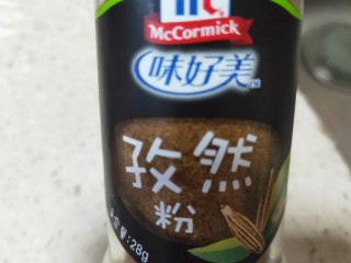 18、美味香辣大闸蟹,加点孜然粉，拌匀