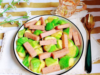 15、西葫芦炒火腿,吃起来吧！