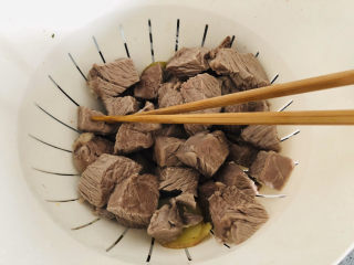 7、红烧牛肉这样做，好吃到停不下来！,沥干水份备用。