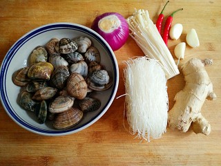 1、开心花甲――味美颜高满足嘴巴的“虚荣心”,准备食材。