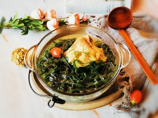 17、海带骨头汤,出锅装到碗里  热乎乎 很鲜美