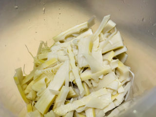 5、韭菜锅贴,笋切碎