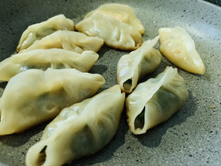 15、韭菜锅贴,收汁