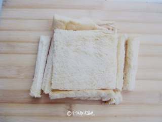 2、家常西多士,吐司是买现成的，取2片切掉四边