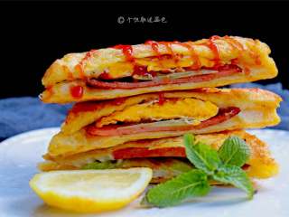 10、家常西多士,出锅对角切开，淋少许番茄酱即可