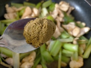 11、孜然鸡胸肉,重点来了，加孜然粉，多少根据自己口味调料