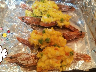 15、黄金焗虾-芝士焗虾,这道简单的黄金焗虾就完成啦,全程只要15分钟就可以搞定了。