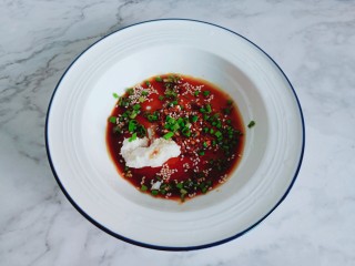 10、猪油拌面,撒点小葱花更香。