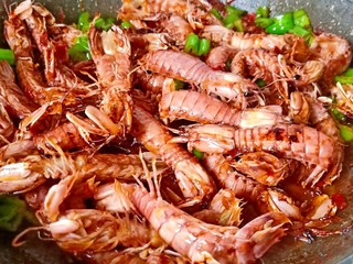 14、香辣皮皮虾,喜欢十三香的可以加一勺。