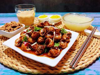 11、香辣花螺,搭配米粥、鹅蛋、酸奶、核桃仁都是营养食品哦