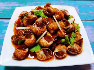 10、香辣花螺,香辣过瘾的香螺装入盘中