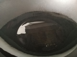 6、青菜炒饭,热锅凉油。