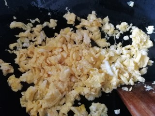 8、青菜炒饭,文火炒散，炒碎。