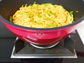 13、肉酱炒面,准备出锅。