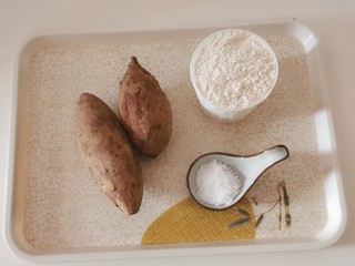 1、紫薯小馒头, 食材准备好了。