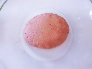 10、紫薯小馒头,和成软硬适中的面团，静置发酵。