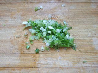 2、尖椒酿肉,葱姜切末