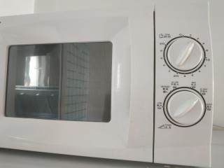 7、尖椒酿肉,放入微波炉加热五分钟