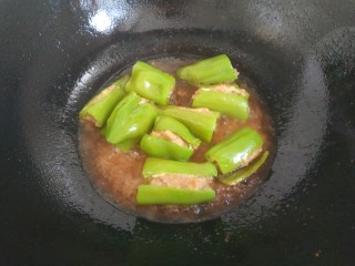 11、尖椒酿肉,大火烧开