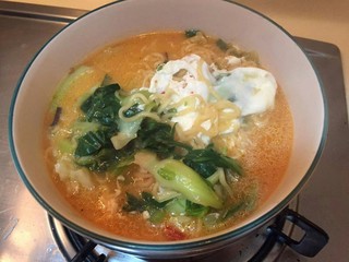 7、打开泡面de正确方式,装入就可以吃啦。