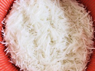 3、客家小吃：蒜苗粿（葫粄）➕菜头粄,擦成细丝