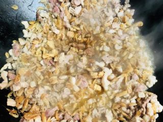 12、客家小吃：蒜苗粿（葫粄）➕菜头粄,加入适量酱油调味