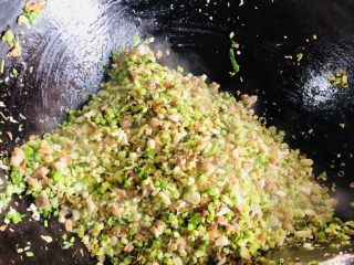 26、客家小吃：蒜苗粿（葫粄）➕菜头粄,大概炒成这样