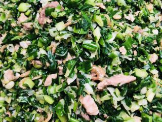 29、客家小吃：蒜苗粿（葫粄）➕菜头粄,蒜苗馅炒好了