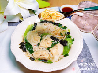 1、云吞面,先来一张有食欲的成品图，看了可以激起制作的欲望。