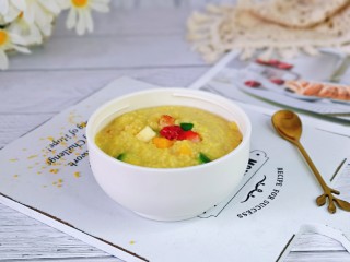 13、苹果小米粥,直接倒入焖烧杯的盖子里就可以呦～办公室必备便当，卫生好吃又营养。