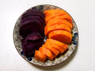 5、双色薯烧,红薯和紫薯蒸好了