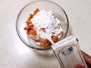 11、双色薯烧,加入250ml纯牛奶