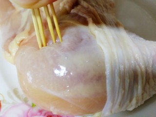 5、新奥尔良烤鸡腿,几根牙签，扎遍全鸡腿。