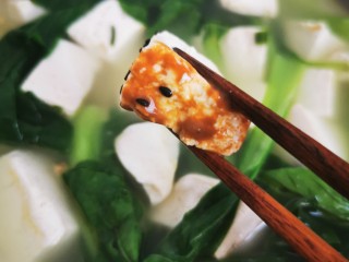 14、蛋炒饭（家常简洁版）,沾辣酱，爽口。