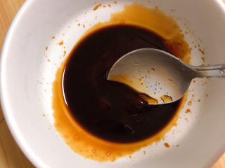 8、红烧海参,将汁儿搅拌均匀待用。