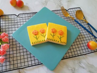 12、芝士面包片,搭配一杯牛奶,完美的早餐就有了。