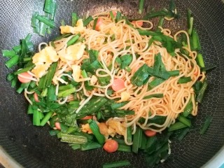 22、酱油炒面,大火快速翻炒入味即可