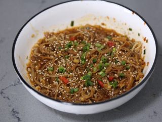 18、孜然金针菇,再撒一些白芝麻