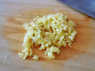 5、避风塘炒蟹,姜切碎