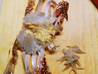 7、避风塘炒蟹,去掉蟹腮