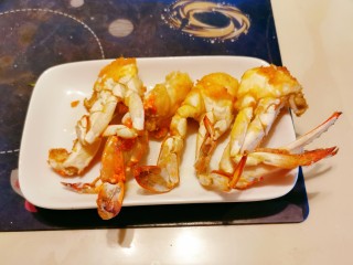 10、避风塘炒蟹,捞出备用