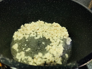 8、老北京炸酱面,鸡胸肉炒变色