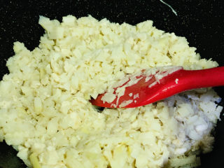 10、老北京炸酱面,炒香