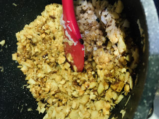 14、老北京炸酱面,翻炒均匀