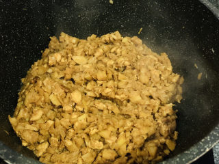 17、老北京炸酱面,翻炒均匀