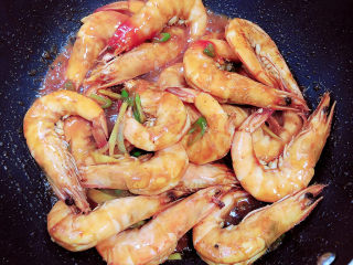 12、红烧虾,收汁出锅了。